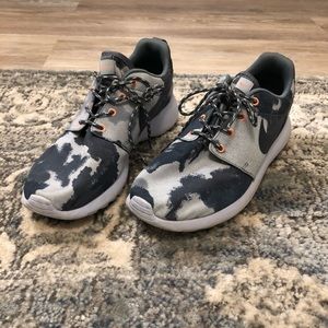 Nike size 8 1/2 Camo